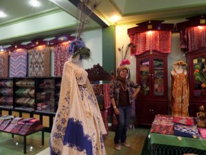 tina melinda batik lovers