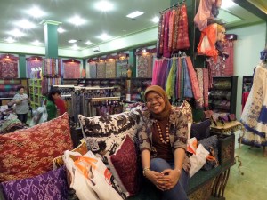 Tina Melinda batik lover