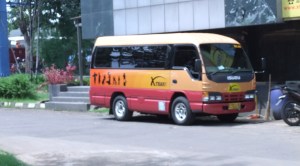 X-Trans_shuttle_minivan_(travel)