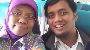 tina dan suami dalam pesawat jet bombardir garuda