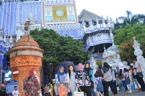 Masjid Tiban dari Depan